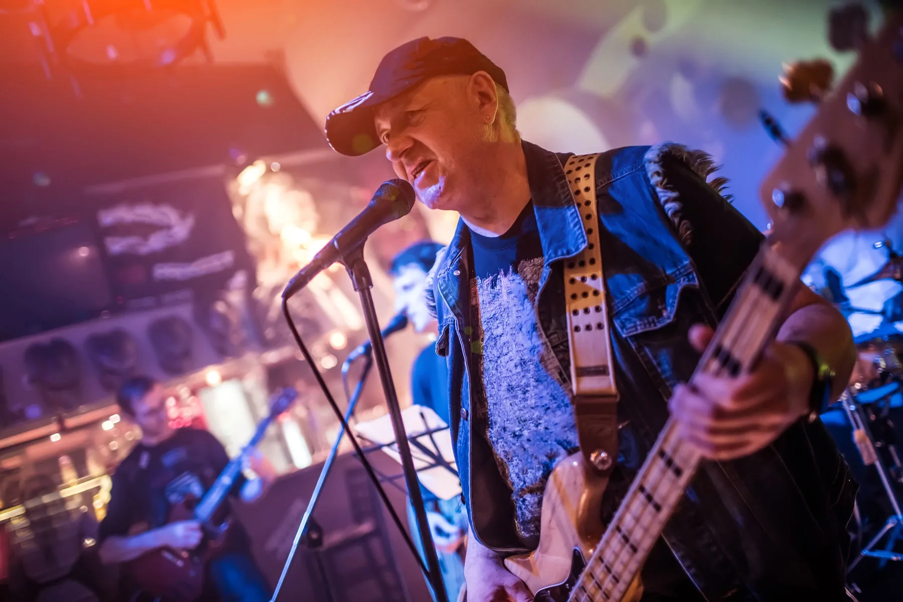 band-performs-on-stage-2025-03-07-17-14-49-utc2.webp